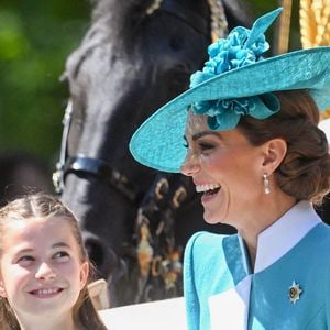 Kate et Charlotte les reines des tendances 
La princesse Charlotte, Catherine, princesse de Galles pendant le défilé des couleurs, à Londres, Royaume-Uni  Photo by Zak Hussein/Splash News/ABACAPRESS.COM
