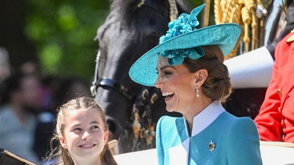 À Trooping the Colour, Kate Middleton et Charlotte assorties en bleu aqua, mère et fille prouvent leur flair pour les tendances