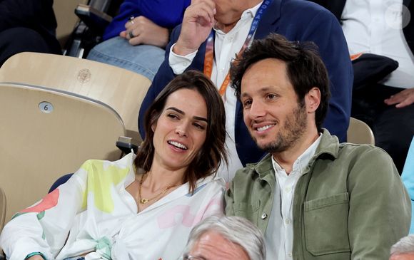 Le chanteur Vianney et sa femme Catherine Robert en tribunes lors des Internationaux de France de Tennis de Roland Garros 2025, à Paris, France, le 6 juin 2025. © Jacovides-Moreau/Bestimage