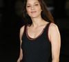 Loin des plateaux de tournage, Marion Cotillard a aussi confié son étonnante passion pour le ménage, qu’elle décrit comme une activité particulièrement relaxante.

Marion Cotillard lors du défilé Chanel dans le cadre de la Fashion Week de Paris printemps-été 2027, à Paris, en France, le 5 octobre 2026. Photo de Jérôme Domine / ABACAPRESS.COM