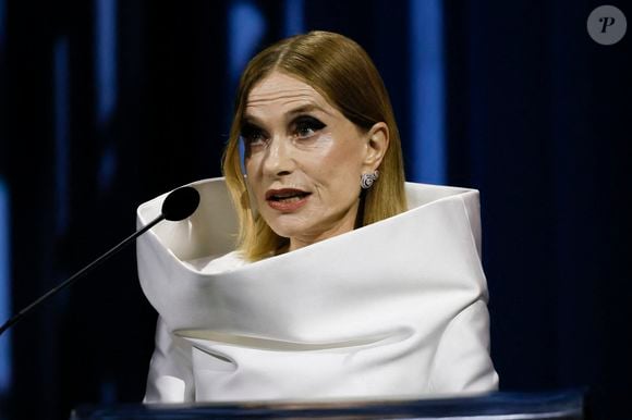 Isabelle Huppert sur scène lors de la 81e Mostra de Venise à la Sala Grande le 07 septembre 2024 à Venise, Italie.  Photo by Marco Piovanotto/ABACAPRESS.COM