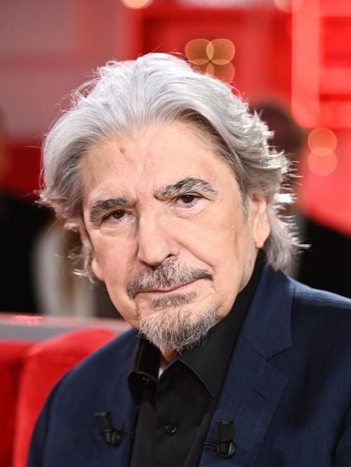 "Je suis contraint de rester sur place" : A 83 ans, Serge Lama évoque son état mais garde le moral