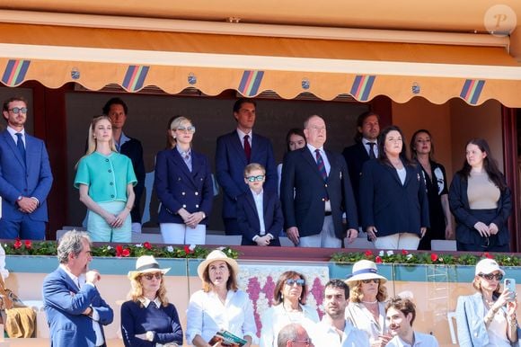 Pierre Casiraghi, Beatrice Borromeo, John Elkann, au second rang, la princesse Charlene, Ben-Sylvester Strautmann, la princesse Alexandra de Hanovre, au second rang, le prince héréditaire Jacques de Monaco, le prince Albert II de Monaco, Mélanie-Antoinette de Massy, la présidente de la Fédération Monégasque de Tennis et du Monaco Country Club lors de la finale du tournoi de tennis Masters 1000 de Monte-Carlo à Roquebrune-Cap-Martin, France, le 14 avril 2024. © Claudia Albuquerque/Bestimage