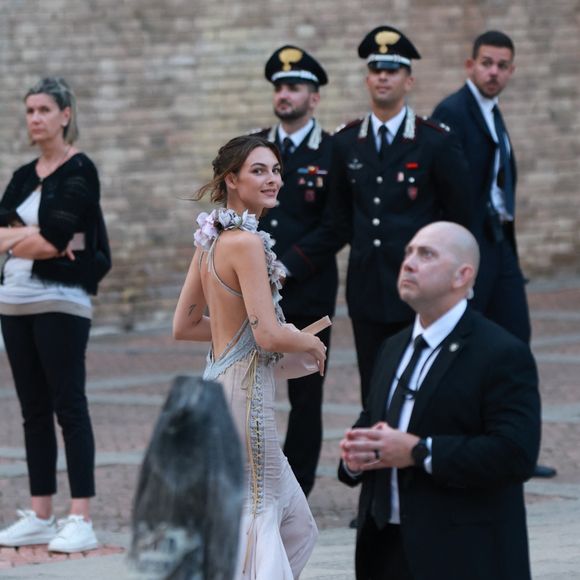 Et pour cause, il s'agit d'une robe vintage Dolce & Gabbana - la même robe que l'ex de Leo, Gisele Bundchen, portait au Met Gala en 2003.

Vittoria Ceretti, compagne de Léonardo Dicaprio au mariage de Jeff Bezos et Lauren Sanchez juin 2025 @Backgrid UK/ Bestimage