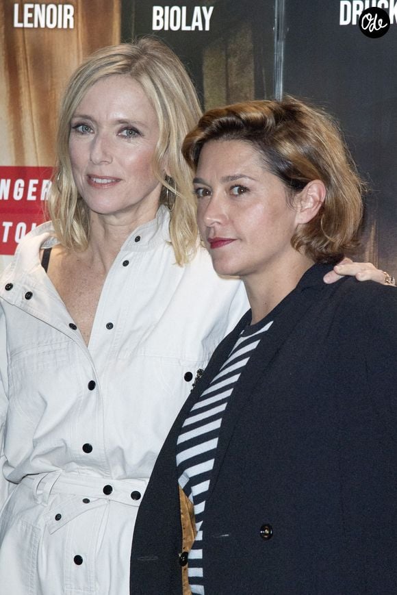 Lea Drucker et Emma de Caunes lors de la première du film « Le Monde d'hier » à l'UGC Cine Cité Les Halles à Paris, en France, le 28 mars 2022. Photo : Aurore Maréchal/ABACAPRESS.COM