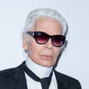 Pour Karl Lagerfeld, la culture était le socle de toute création. Au-delà de sa vision de la mode, le créateur a donc laissé un trésor immense : sa collection de livres. 

Karl Lagerfeld - Dîner "Sauver la vie" pour la fondation Descartes au Pavillon Ledoyen à Paris. 

© Olivier Borde/Bestimage