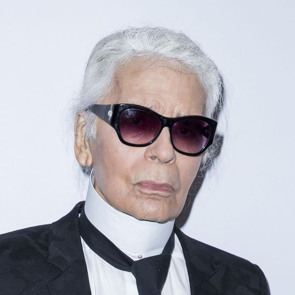 Pour Karl Lagerfeld, la culture était le socle de toute création. Au-delà de sa vision de la mode, le créateur a donc laissé un trésor immense : sa collection de livres. 

Karl Lagerfeld - Dîner "Sauver la vie" pour la fondation Descartes au Pavillon Ledoyen à Paris. 

© Olivier Borde/Bestimage