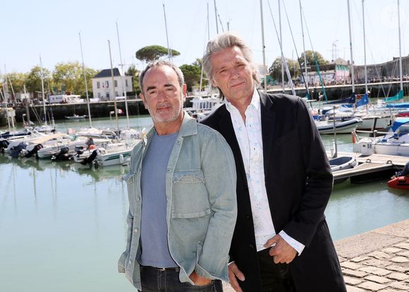 Bruno Solo et Yvan Le Bolloc'h au photocall de la série "Camera café" lors de la 24ème édition du Festival de la Fiction TV de La Rochelle, France, le 17 septembre 2022. © Patrick bernard/Bestimage