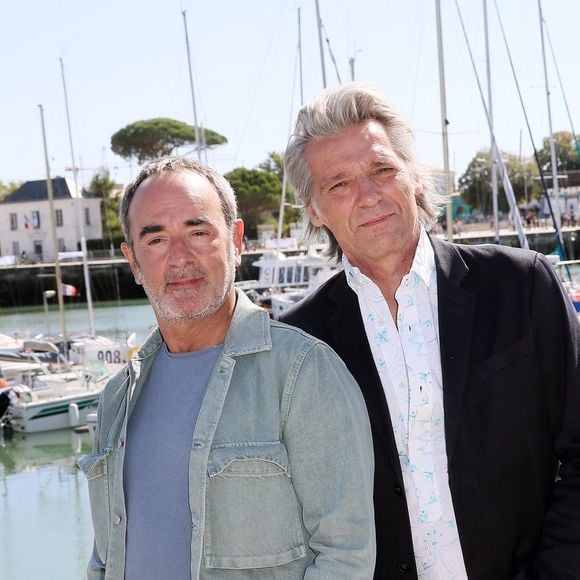 Bruno Solo et Yvan Le Bolloc'h au photocall de la série "Camera café" lors de la 24ème édition du Festival de la Fiction TV de La Rochelle, France, le 17 septembre 2022. © Patrick bernard/Bestimage