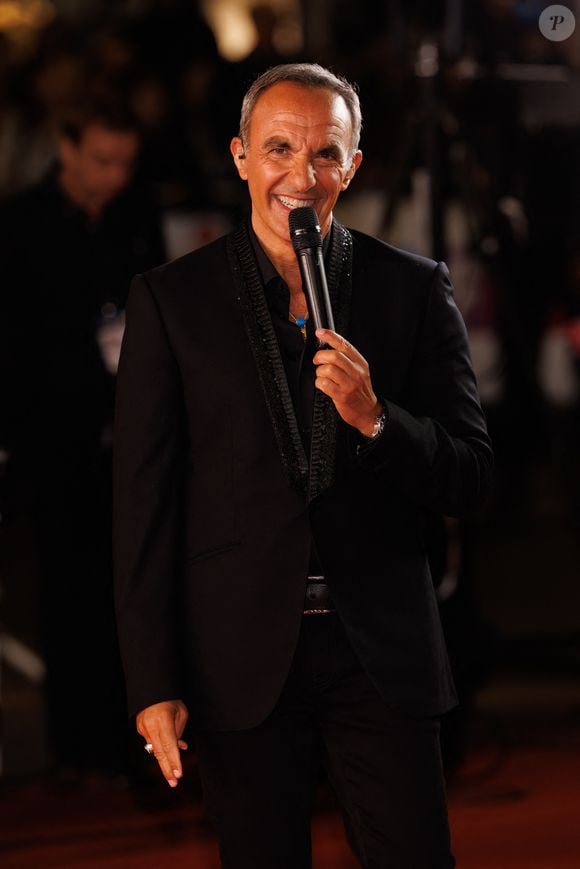 Nikos Aliagas a une hygiène de vie exemplaire pour pouvoir tenir le coup. 

Nikos Aliagas participe à la 27ème édition des NRJ MUSIC AWARDS au Palais des Festivals le 31 octobre 2025 à Cannes, France.  Photo par Anne Barson/ABACAPRESS.COM