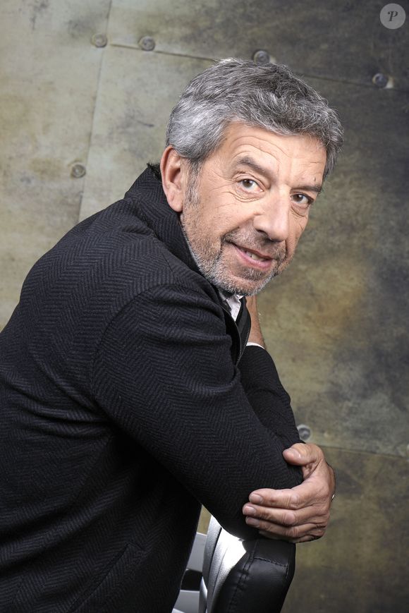Portrait de Michel Cymès lors de l'émission "Chez Jordan" à Paris le 8 avril 2022. © Cédric Perrin / Besetimage