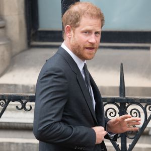 Le prince Harry, duc de Sussex, arrive au procès contre l'éditeur du journal "Daily Mail" à la Haute Cour de Londres, le 30 mars 2023. Parmi les plaignants, accusant le quotidien d'avoir obtenu des informations illégalement, figurent E.John et L.Hurley. 
© Avalon / Panoramic / Bestimage