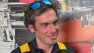 "Je n’ai pas pris de douche pendant..." : Après sa victoire au Vendée Globe, Charlie Dalin se confie sur son hygiène