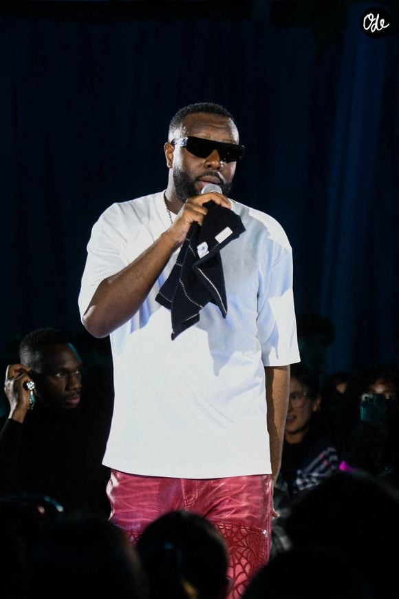 Gims se produit lors d'un concert surprise organisé pour ses fans afin de célébrer sa première place sur la plateforme musicale Spotify, le 3 décembre 2025 à Paris, en France. Photo : Florian Poitout/ABACAPRESS.COM