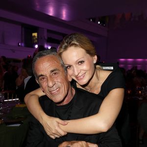 Exclusif - Thierry Ardisson et sa femme Audrey Crespo-Mara - Le professeur S.Lyonnet, président de l'Institut des maladies génétiques, et le galériste K. Mennour ont organisé la 4ème édition de la soirée "Heroes for Imagine", une grande vente aux enchères d’oeuvres d'art, animée par G.Elmaleh et dirigée par Christie's, à l'institut Imagine, 24 boulevard du Montparnasse dans le 15ème arrondissement de Paris, France, le 12 septembre 2022.  © Dominique Jacovides/Bestimage