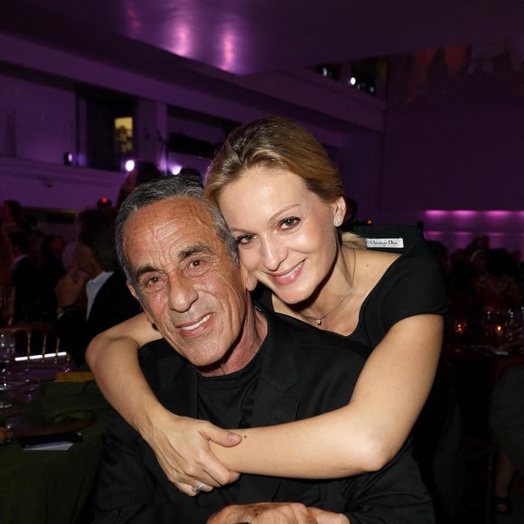 Exclusif - Thierry Ardisson et sa femme Audrey Crespo-Mara - Le professeur S.Lyonnet, président de l'Institut des maladies génétiques, et le galériste K. Mennour ont organisé la 4ème édition de la soirée "Heroes for Imagine", une grande vente aux enchères d’oeuvres d'art, animée par G.Elmaleh et dirigée par Christie's, à l'institut Imagine, 24 boulevard du Montparnasse dans le 15ème arrondissement de Paris, France, le 12 septembre 2022.  © Dominique Jacovides/Bestimage