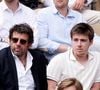Patrick Bruel est le papa de deux garçons

Patrick Bruel et ses fils Oscar et Léon dans les tribunes lors des Internationaux de France de Tennis de Roland Garros. Paris. © Dominique Jacovides/Bestimage