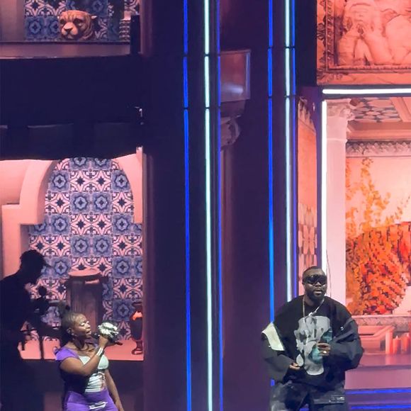 Gims, récemment mis en examen, fait une apparition surprise au concert de Theodora au Zénith de Paris le 29 mars 2026.
© Assia Mokhbi / Bestimage