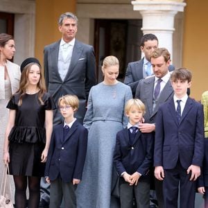La princesse Alexandra de Hanovre, Pierre Casiraghi, Beatrice Borromeo, leurs enfants Stefano et Francesco, Raphaël Elmaleh - La famille princière monégasque dans la cour d'honneur du palais lors de la la fête nationale à Monaco le 19 novembre 2025. © Dominique Jacovides - Bruno Bebert / Bestimage
