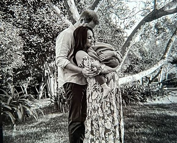 Le prince Harry, duc de Sussex et Meghan Markle, duchesse de Sussex, dévoilent des photos et des vidéos inédites de leur fils Archie dans "Harry & Meghan" (Netflix).  Le 15 décembre 2022. (Backgrid UK/ Bestimage).