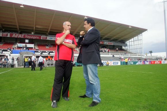 Vice-champion du monde en 1987, c’est dans le domaine du rugby que Serge Blanco a fait briller son nom. 

L'entraîneur de Biarritz Patrice Lagisquet (G) et Serge Blanco (ancien joueur et président de Biarritz) pendant le match de Heineken Cup, Biarritz Olympique vs Northampton Saints (poule 6) au stade Aguilera à Biarritz, France, le 22 octobre 2006. Biarritz s'est imposé 22-10. Photo by Manuel Blondeau/Cameleon/ABACAPRESS.COM