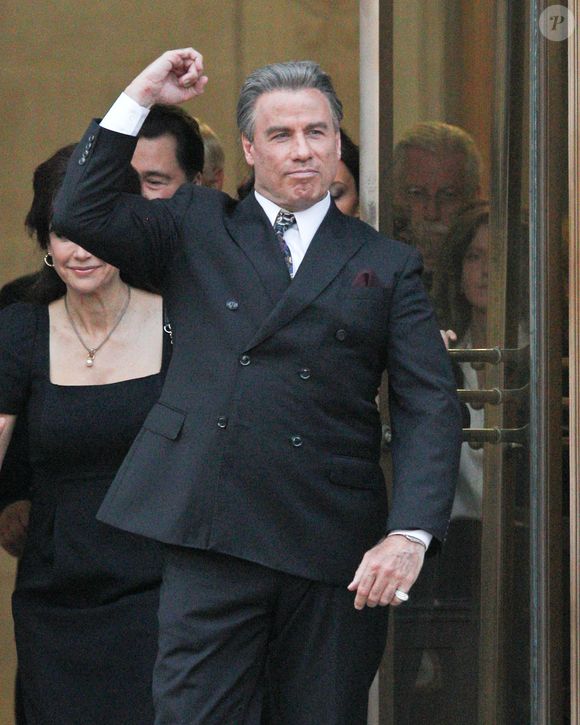 Exclusif - John Travolta et Kelly Preston sur le tournage de 'The Life and Death of John Gotti' à Cincinatti, le 23 août 2016
Crédit : FAMEFLYNET / BESTIMAGE