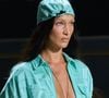 Ce bleu mentholé et lumineux quitte les écrins de bijoux pour envahir massivement le prêt-à-porter, les accessoires et la beauté.

Bella Hadid, Linda Evangelista et Grace Elizabeth défilent pour un défilé de mode spécial célébrant le 25e anniversaire de l'emblématique Fendi Baguette à New York, 9 septembre 2022.

©Bestimage