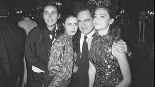 Emmanuelle Béart n'est pas le seule fille de Guy Béart : sa soeur Eve, qui n'a pas la même mère qu'elle, a choisi une trajectoire différente