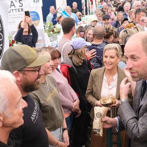 Le prince William et Sophie Rhys-Jones - Le Prince de Galles, connu sous le nom de Duc de Cornouailles lorsqu'il est en Cornouailles, et la Duchesse d'Edimbourg, avec des Duchy Pasties lors d'une visite au pavillon de l'alimentation et de l'agriculture au Royal Cornwall Show au Royal Cornwall Showground, Whitecross, Wadebridge, Angleterre, Royaume-Uni, le 6 juin 2025. Photo by Chris Jackson/PA Wire/ABACAPRESS.COM