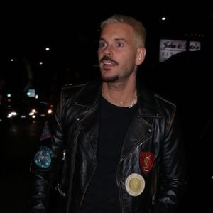 Le chanteur français Matt Pokora est élégant dans une veste en cuir alors qu'il sort pour un dîner tardif au Catch Steak à West Hollywood. © Backgrid USA / Bestimage
