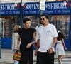Enzo cherche donc aujourd'hui désespérément un "contact direct chez Meta" ou une personne travaillant en agence média avec un accès privilégié.

Cristina Cordula et son fils Enzo lors d'une balade à Saint-Tropez le 21 août 2025.