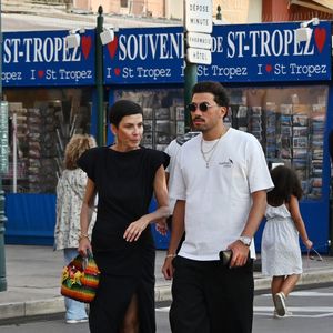 Enzo cherche donc aujourd'hui désespérément un "contact direct chez Meta" ou une personne travaillant en agence média avec un accès privilégié.

Cristina Cordula et son fils Enzo lors d'une balade à Saint-Tropez le 21 août 2025.