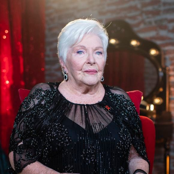 Après avoir publié son livre Merci la vie, Line Renaud a confié vouloir ralentir ses activités.

Exclusif - Line Renaud - Backstage de l'enregistrement de l'émission "100 ans de comédies musicales pour le Sidaction", qui sera diffusée le 2 avril sur France 2. Le 10 mars 2020
© Moreau-Perusseau / Bestimage