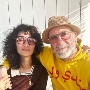 En tout cas, le couple semble avoir trouvé un bel équilibre... Ce mercredi 23 avril 2025, la comédienne s'est immortalisée aux côtés du père de sa progéniture. Visiblement, les intéressés ont pleinement profité d'une petite parenthèse ensoleillée !

Eric Cantona et son épouse Rachida Brakni immortalisés sur Instagram (Capture d'écran Instagram - 2025).