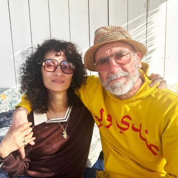 En tout cas, le couple semble avoir trouvé un bel équilibre... Ce mercredi 23 avril 2025, la comédienne s'est immortalisée aux côtés du père de sa progéniture. Visiblement, les intéressés ont pleinement profité d'une petite parenthèse ensoleillée !

Eric Cantona et son épouse Rachida Brakni immortalisés sur Instagram (Capture d'écran Instagram - 2025).