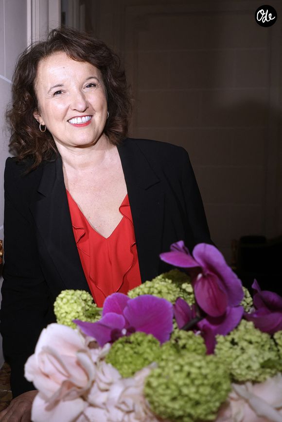 Anne Roumanoff - Soirée de gala pour la Fondation de la Recherche en Physiologie, « Les Stéthos d'Or », au Four Seasons Hôtel George V à Paris, le 16 mars 2026. © Cédric Perrin/Bestimage