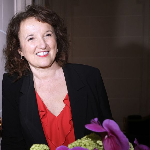 Anne Roumanoff - Soirée de gala pour la Fondation de la Recherche en Physiologie, « Les Stéthos d'Or », au Four Seasons Hôtel George V à Paris, le 16 mars 2026. © Cédric Perrin/Bestimage