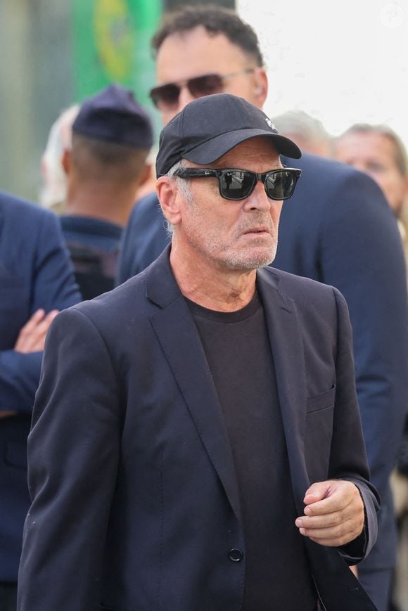 Laurent Baffie - Arrivées aux obsèques de Thierry Ardisson en l’église Saint-Roch de Paris, France, le 17 juillet 2025. © Clovis-Jacovides/Bestimage