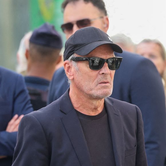 Laurent Baffie - Arrivées aux obsèques de Thierry Ardisson en l’église Saint-Roch de Paris, France, le 17 juillet 2025. © Clovis-Jacovides/Bestimage