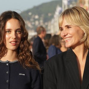 Pour son rôle, elle s’est notamment plongée dans les œuvres d’Annie Ernaux, Édouard Louis et Didier Eribon.

Tess Barthélemy et Judith Godrèche - Arrivées des personnalités sur le tapis rouge lors de la 40ème édition du Festival de Cabourg "Journées romantiques" le 13 juin 2026. © Coadic Guirec / Bestimage