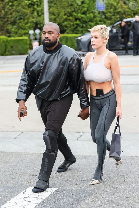 Kanye West et sa femme Bianca Censori vont déjeuner chez "Cecconi's" à Los Angeles, le 13 mai 2023. Backgrid USA / Bestimage