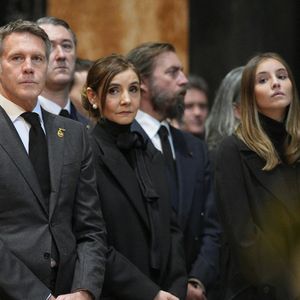 Clotilde Courau et Emmanuel-Philibert de Savoie sont parents de deux filles, l'aînée Vittoria est de plus en plus dans la lumière

La princesse Elena de Yougoslavie, Le prince Emmanuel-Philibert de Savoie, La princesse Clotilde Courau de Savoie, Le prince Aimone et la princesse Olga de Savoie Aoste, La princesse Vittoria de Savoie - La cérémonie funéraire de Victor Emmanuel de Savoie, fils du dernier roi d'Italie, en la cathédrale Saint-Jean-Baptiste de Turin