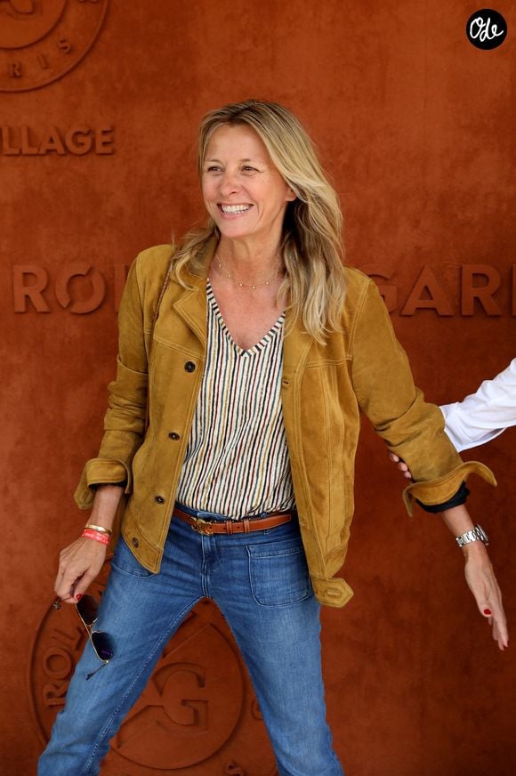 À l'occasion du lancement de sa collection colorée "Playground", la designer Sarah Poniatowski prouve qu'elle maîtrise l'art de renouveler sa marque avec audace. 

Sarah Poniatowski (Lavoine) - Personnalités au village (jour 11) lors des Internationaux de France de Tennis de Roland Garros à Paris. Le 1er juin 2022
© Dominique Jacovides / Bestimage