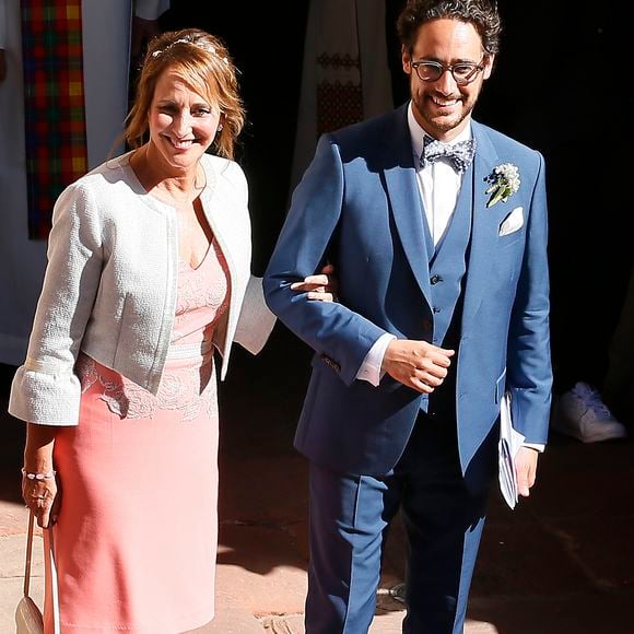 De quoi mettre en valeur sa silhouette déjà retrouvée !

Ségolène Royal - Mariage de Thomas Hollande et de la journaliste Emilie Broussouloux l'église de Meyssac en Corrèze, près de Brive, ville d'Emiie. Le 8 Septembre 2018.
© Patrick Bernard-Guillaume Collet / Bestimage