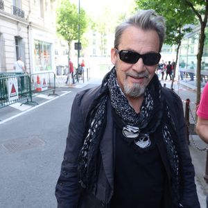 Florent Pagny quitte les studios RTL à Neuilly-sur-Seine le 2 Mai 2025. © Denis Guignebourg/BestImage