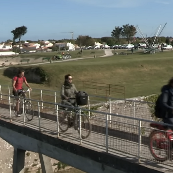 Balade dans l'Île de Ré dans l'émission Echappées Belles de France 5, le 31 octobre 2025. YouTube/Echappées Belles