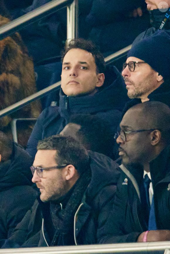 Théo Curin en tribune lors du match de football en ligue 1 McDonald Paris-SG contre Saint-Etienne au Parc des Princes le 12 janvier 2025. Le Paris SG remporte le match 2 - 1.