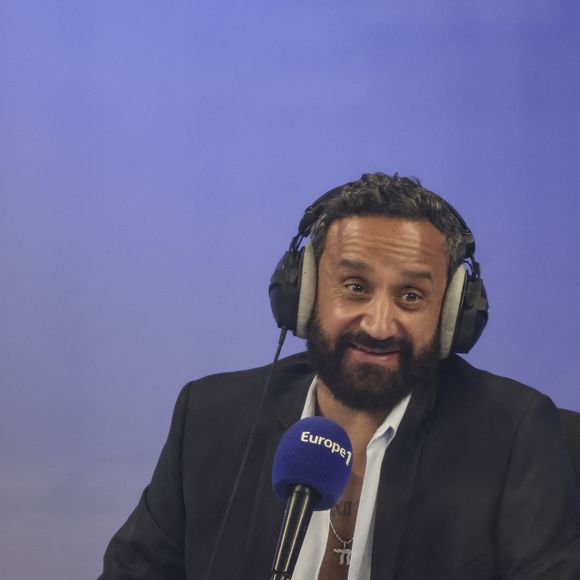 Exclusif - Cyril Hanouna sur le plateau de de l’émission « On Marche Sur La Tête » présentée par C.Hanouna et diffusée en direct sur Europe 1 à Paris le 29 avril 2025. © Jack Tribeca/Bestimage
