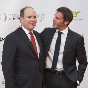 Le prince Albert II de Monaco et le prince Emanuele Filiberto di Savoia posant lors de la cérémonie d'ouverture du 54e Festival de télévision de Monte-Carlo à Monte-Carlo, Monaco, le 7 juin 2014. Photo par Marco Piovanotto/ABACAPRESS.COM