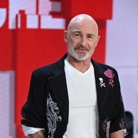 À 65 ans, Vincent Lagaf' va accueillir un nouveau bébé dans sa vie ! Il vend la mèche en plein tournage